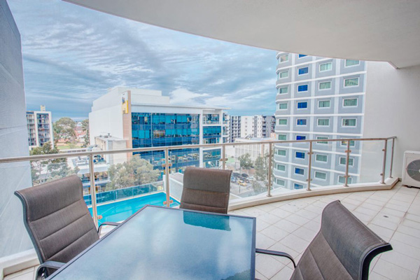 Adelaide Terrace apartment - city view