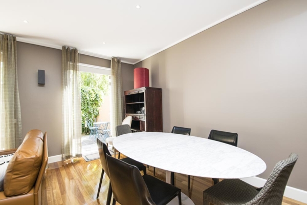 East Melbourne 1 bedroom apartment - dining room