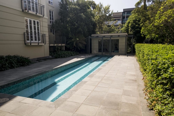 East Melbourne 1 bedroom apartment - pool