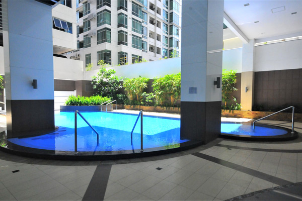 Blue Sapphire Residences apartment - pool
