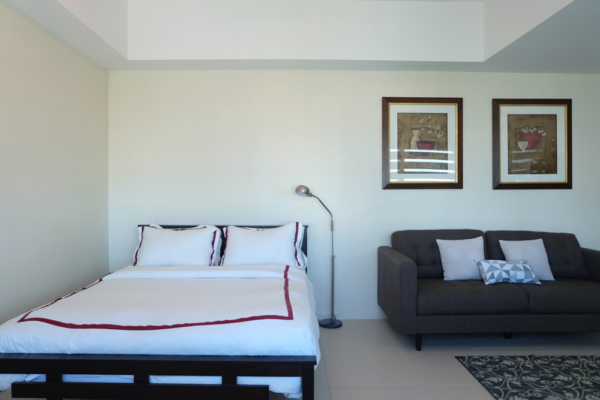 Icon Plaza Studio Apartment - BGC - bed and lounge