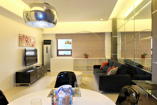 Icon Residences - 1 bedroom apartment - lounge and tv
