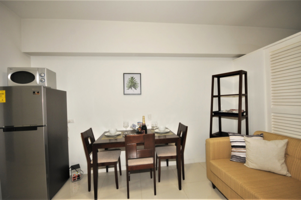 Senta Apartments, Makati City - studio dining area