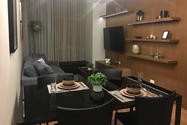 Blue Sapphire - Deluxe 2 bedroom apartment - living and dining room