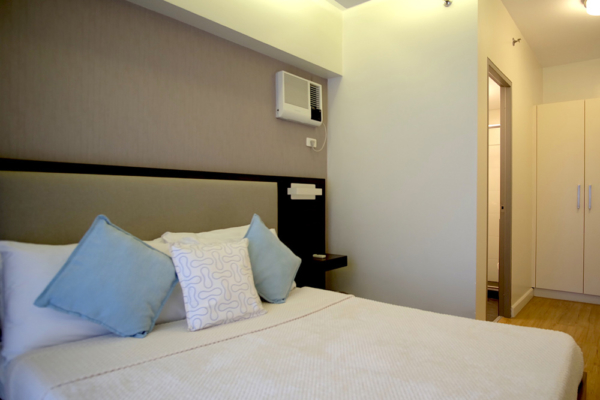 The Red Oak at Two Serendra - bedroom