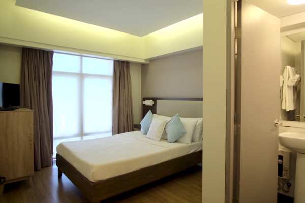 The Red Oak at Two Serendra - bedroom and bathroom