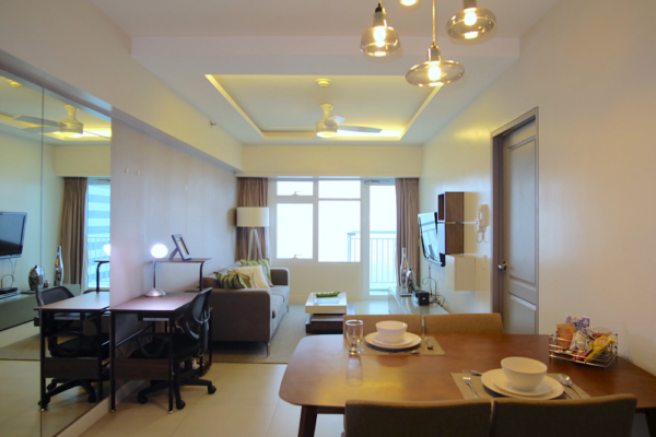 The Red Oak at Two Serendra - living and dining area