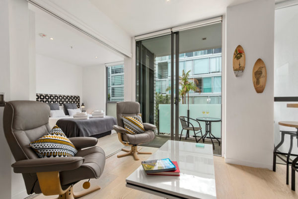 Viaduct Harbour, Auckland - apartment lounge and bedroom