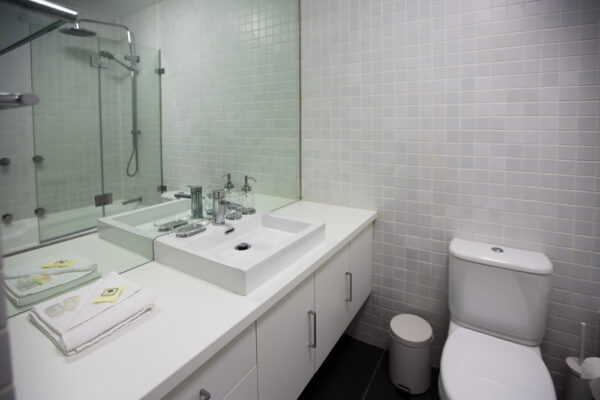 Chippendale, Sydney - One-bedroom apartment - bathroom