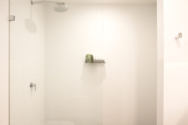 Surry Hills, Sydney - One-bedroom apartment - shower