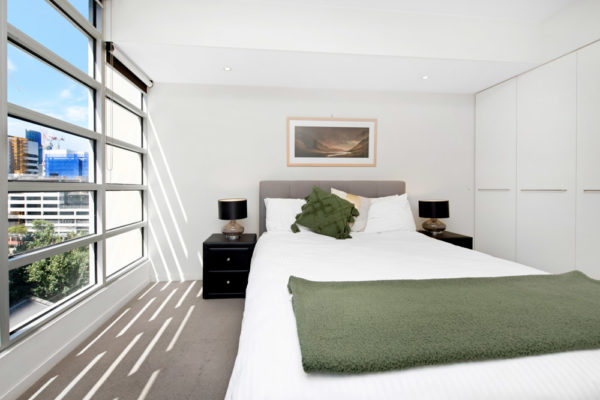 Docklands 2 bedroom apartment - bedroom