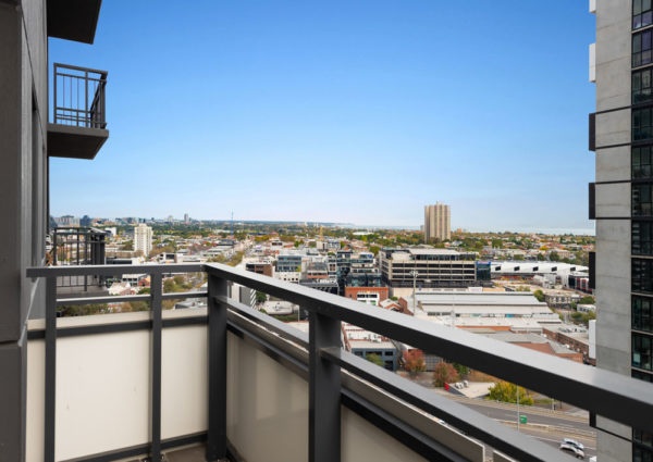 Clarendon Street apartment 2107 - balcony and view