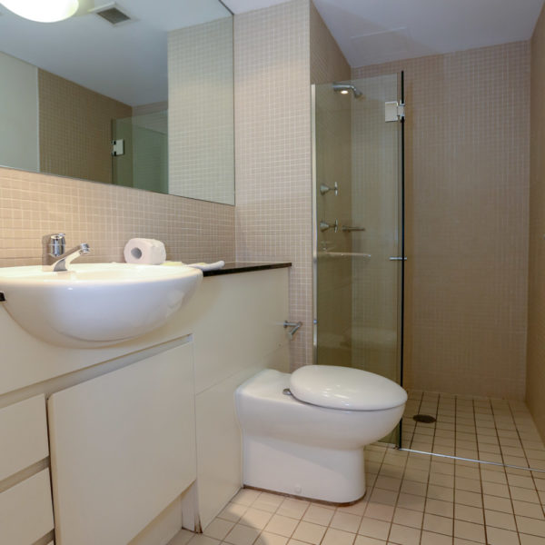 Apex Apartments, North Sydney - bathroom