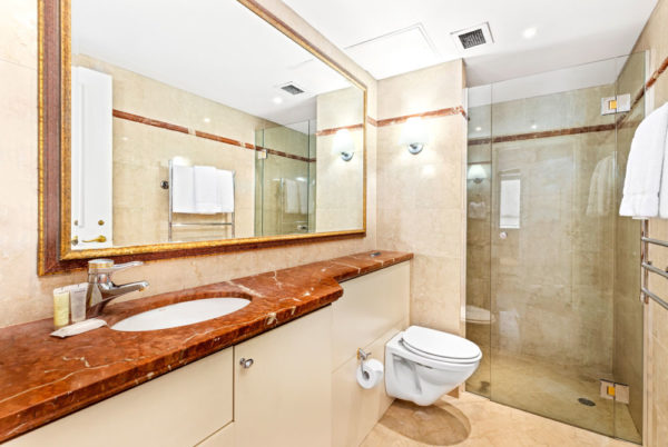 Bond St, Mantra apartment, Sydney - bathroom