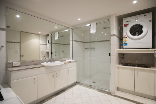 The Bentleigh Apartments, North Sydney - bathroom