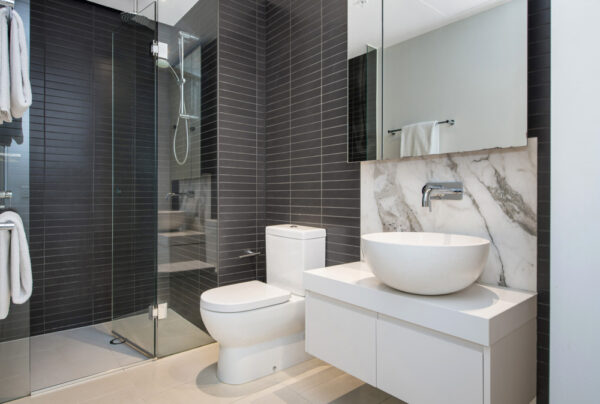 108 Flinders St apartment, Melbourne - 610 bathroom