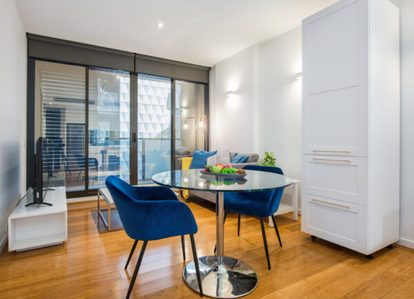 108 Flinders St apartment, Melbourne - 610 dining and living