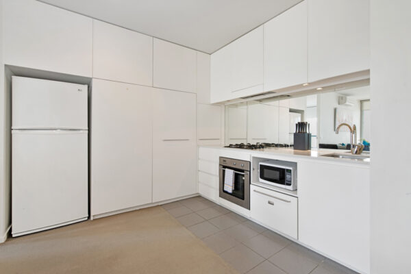 Village Docklands apartment - 1406 kitchen