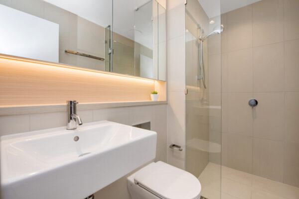 Melbourne Quarter apartment, Docklands - 2112 bathroom