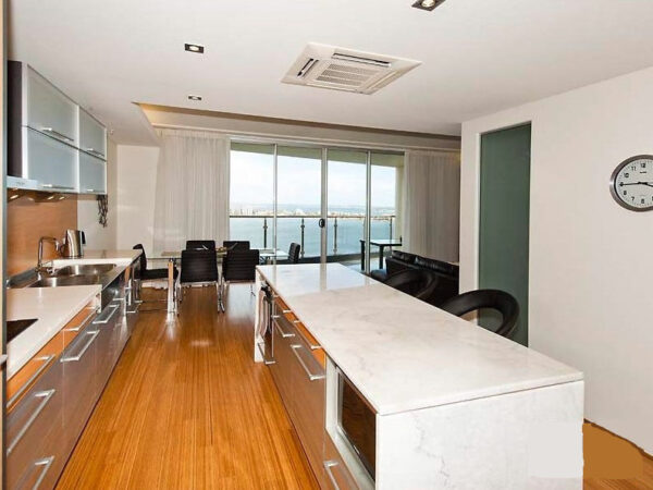 Condor Towers apartment - 135 kitchen