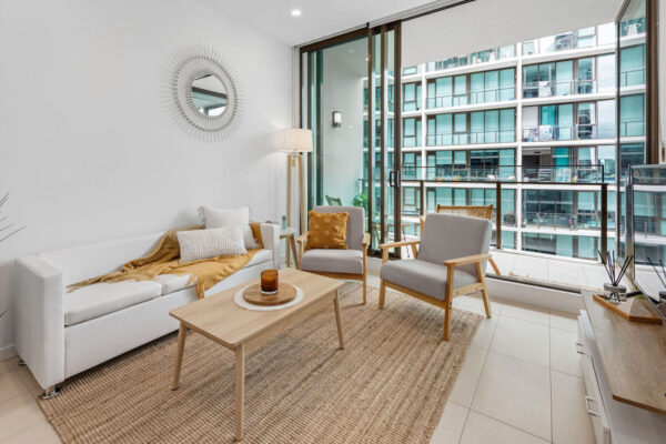 Ann St, Brisbane - Apartment living room
