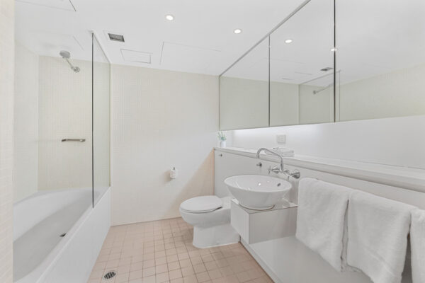 Shelley St, Sydney apartment 308 - bathroom