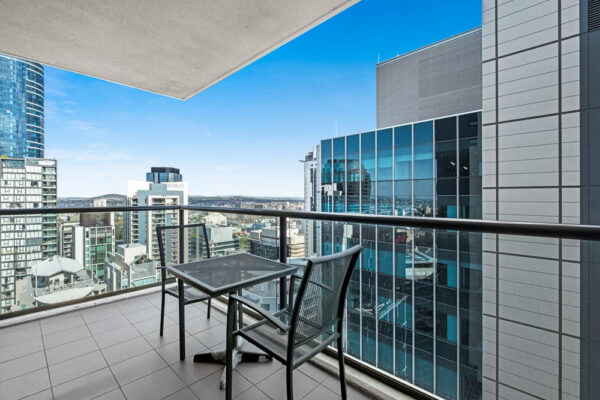 Brisbane City 1 bedroom apartment - balcony with view
