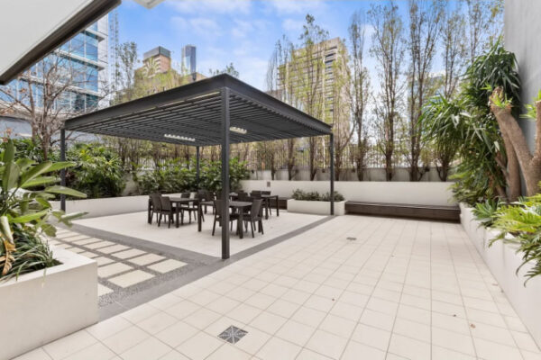 Charlette Towers, Brisbane apartment - outdoor bbq area