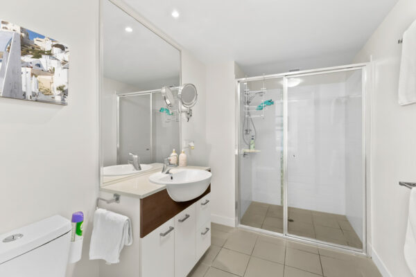 Charlette Towers, Brisbane apartment - bathroom