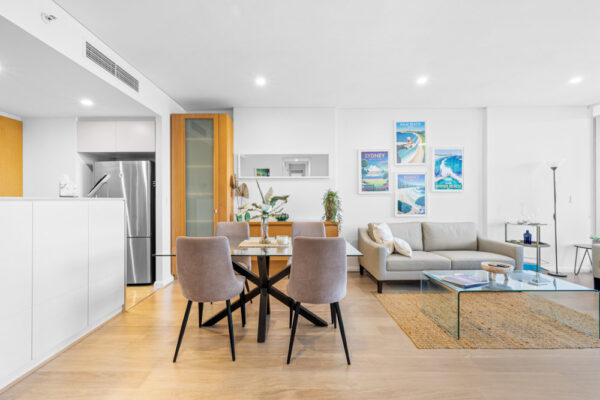 Shelley St, Sydney apartment - living and dining area