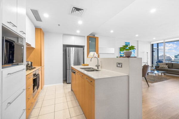 Shelley St, Sydney apartment - kitchen