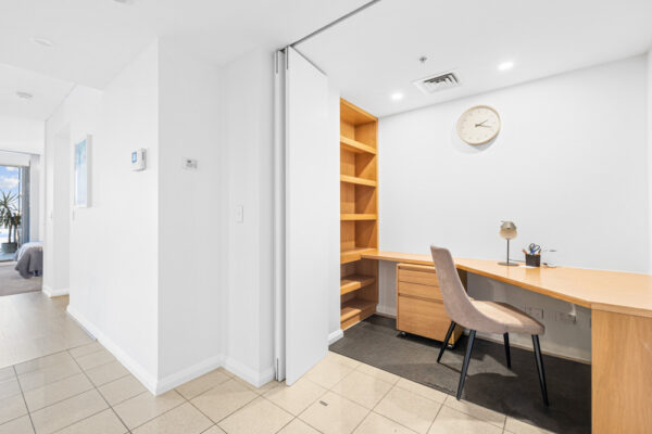 Shelley St, Sydney apartment - study area