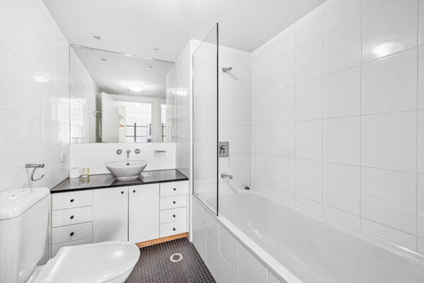 The Rex, Sydney apartment - bathroom
