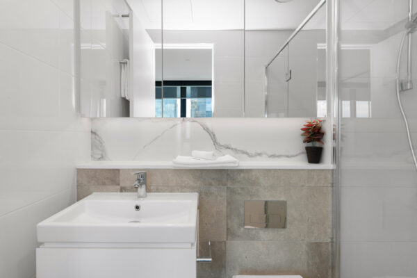 Lonsdale St, Melbourne - Apartment 4811 bathroom