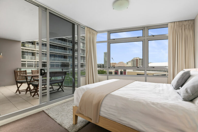 Shelley St, Sydney - apartment 602 bedroom