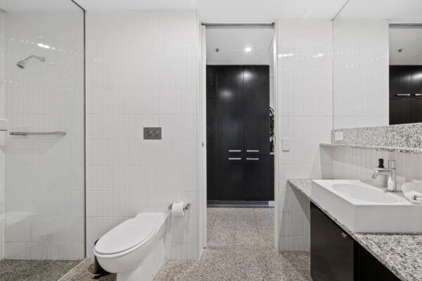 Harrington St, Sydney - apartment 1301 bathroom
