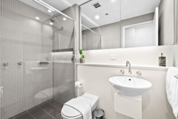 Shelley St, Sydney - apartment 1013 bathroom