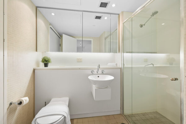 Shelley St, Sydney - apartment 709 bathroom