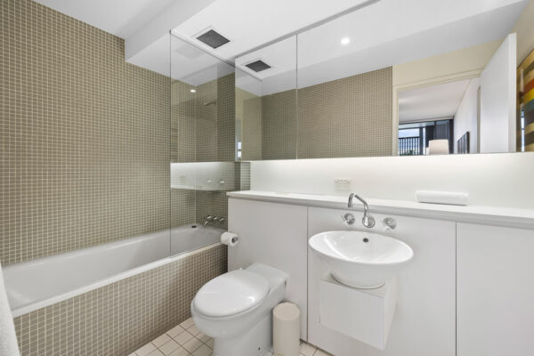 Shelley St, Sydney - apartment 701 bathroom