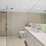 35 Shelley St, Sydney - apartment 606 - bathroom