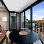 The Alex Apartments, Alexandria - apartment 409 - dining area with view